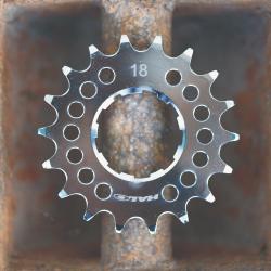 Pignon GUSSET DOUBLE SIX 3/32" 18 dents